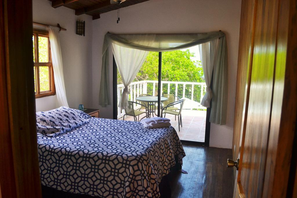 The Isabela Beach House Puerto Villamil Habitación foto